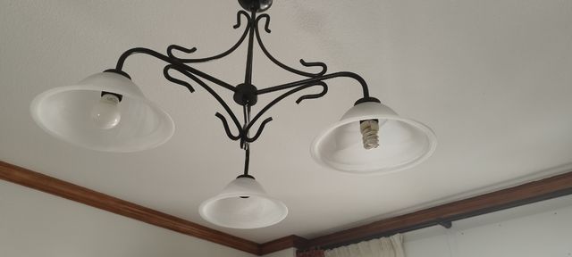 Lámpara de techo forja con tres tulipas