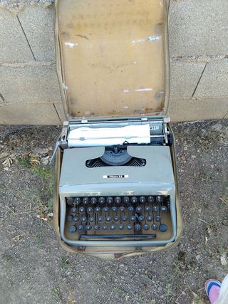 Máquina de escribir Pluma 22