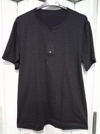 Camiseta unixest Algodón Negra Botones sin estrena