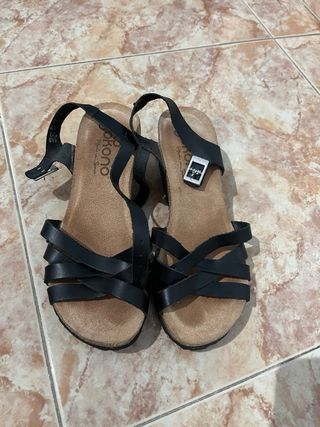 Sandalias Yokono Tacón Negro