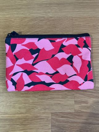 Monedero con estampado de labios