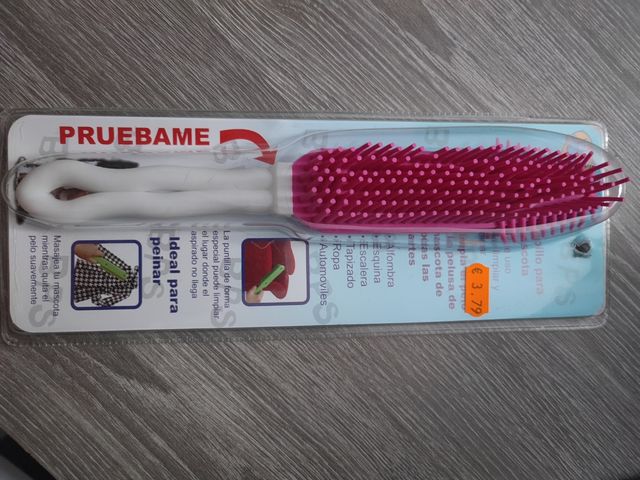 Cepillo quita pelusas y pelo de mascota