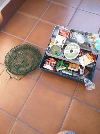 Caja de pesca 
 , con retel y oxigena 7 L.