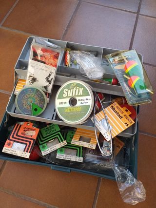 Caja de pesca 
 , con retel y oxigena 7 L.