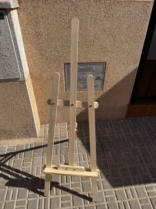 Caballete de madera nuevo