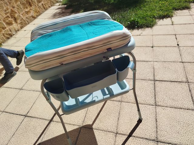 Bañera con  cambiador para bebé