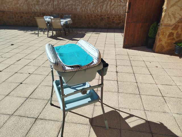 Bañera con  cambiador para bebé