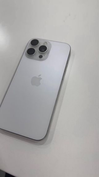 iPhone 16 Pro Max prácticamente nuevo 