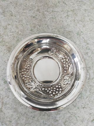 Cestino in argento con decorazioni