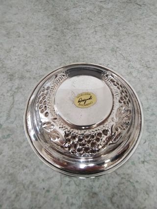 Cestino in argento con decorazioni