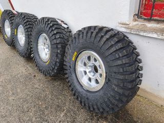 Maxxis Trepador 40 + llantas beadlock