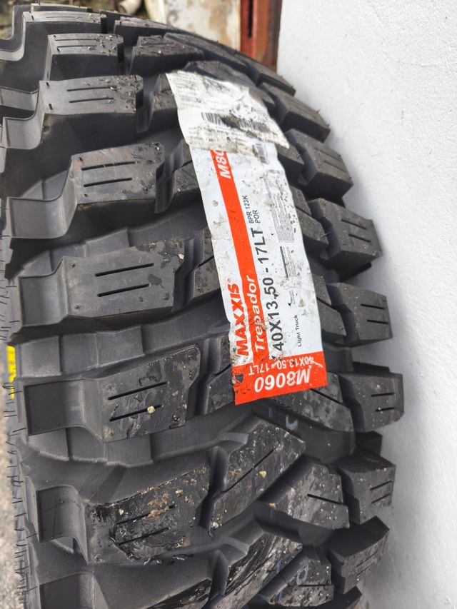 Maxxis Trepador 40 + llantas beadlock