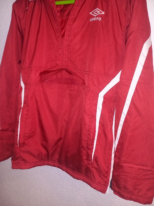 Abrigo deportivo Umbro rojo