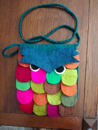 Borsa a tracolla in feltro con gufo colorato