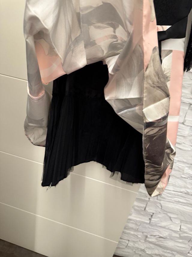 Vestido de fiesta corto negro y rosa