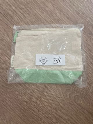 Neceser aseo de viaje Cosmopolitan perro salchicha