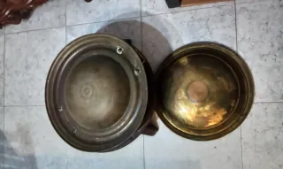 Brasero de latón con asas y palangana