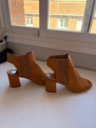 Botines destalonados marrones caramelo