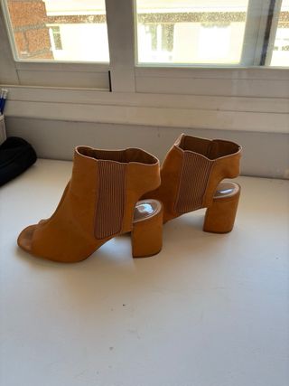 Botines destalonados marrones caramelo