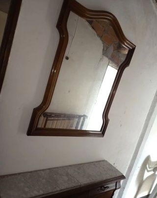 Mueble recibidor de madera y mármol
