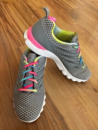 Zapatillas Fila Grises y Multicolor