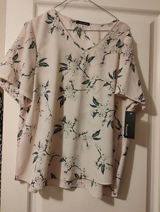Blusa Tresor floral rosa con etiqueta