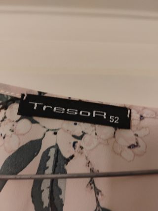 Blusa Tresor floral rosa con etiqueta