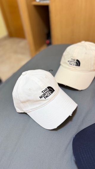Gorras Lacoste Azul y Rosa