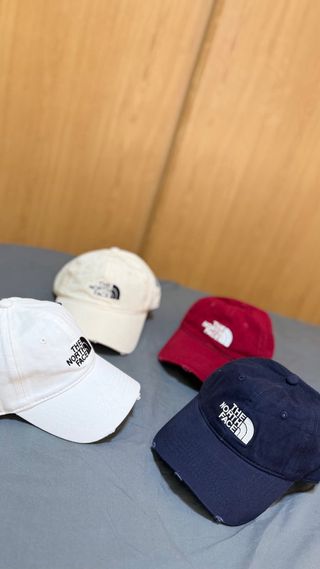 Gorras Lacoste Azul y Rosa