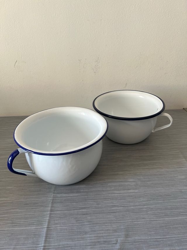 2 Vasi da camera smaltati bianchi e blu