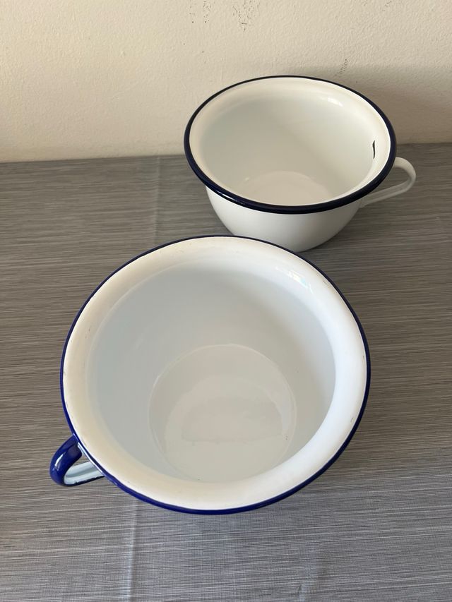 2 Vasi da camera smaltati bianchi e blu