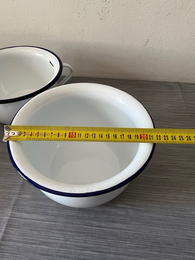 2 Vasi da camera smaltati bianchi e blu