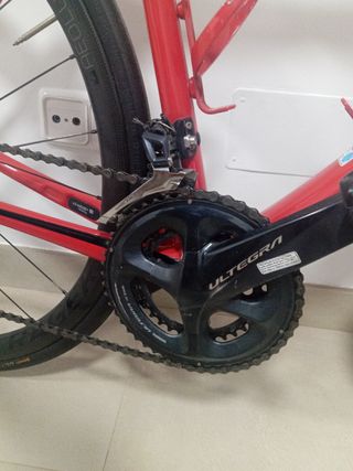 Bicicleta de carretera Trek Roja. Edmonda SL 6.