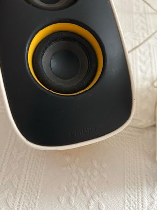 Altavoces multimedia Philips blancos y negros