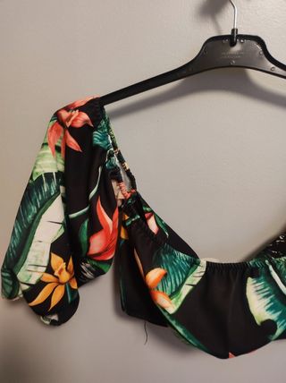 Pull&Bear Crop Top Flores Talla M