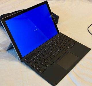 Microsoft SurfacePro + teclado + cargador + funda