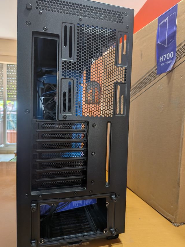 Caja PC NZXT H700 Azul y Negro