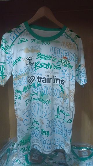 Camiseta Hummel Sevilla Graffiti