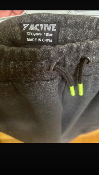 Pantalones grises para niño