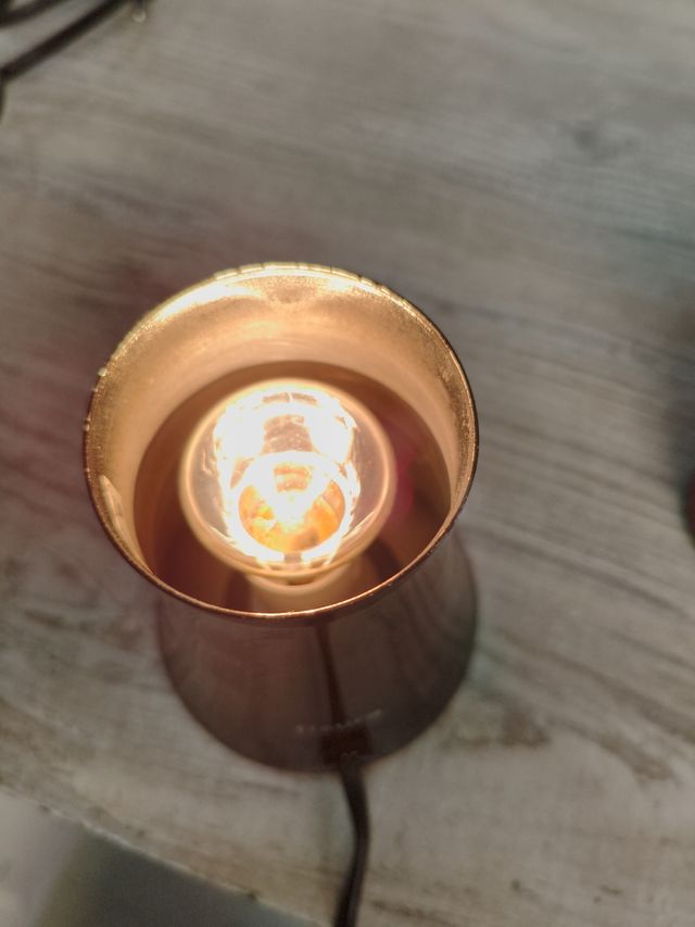 Lámpara de lava azul y roja