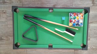 Mini mesa de billar casi nueva