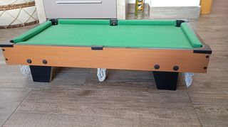 Mini mesa de billar casi nueva