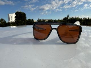 Gafas de sol Oakley polarizadas marrones