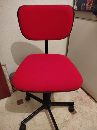 Silla de oficina roja