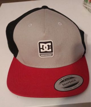 Gorra DC Shoes Gris y Roja