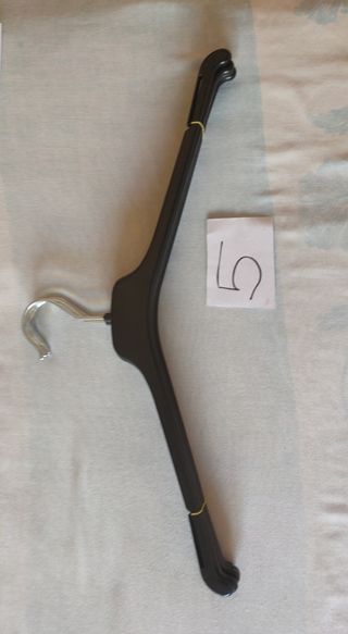 8 Perchas Pinza Metal + 17 Perchas Plástico