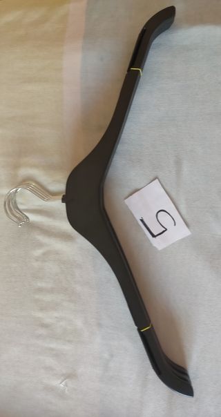 8 Perchas Pinza Metal + 17 Perchas Plástico