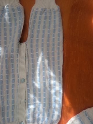 Trajecito de bebé tejido