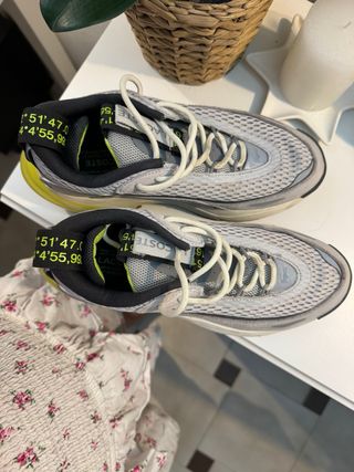 Zapatillas Lacoste grises y amarillas