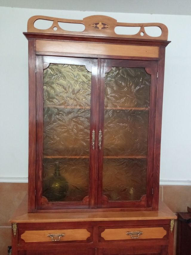 Mueble de salón o aparador antiguo  madera/cristal